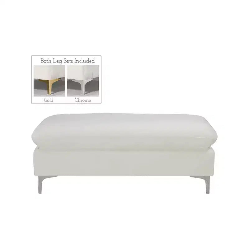 Pouf en velours Naomi de Meridian Furniture