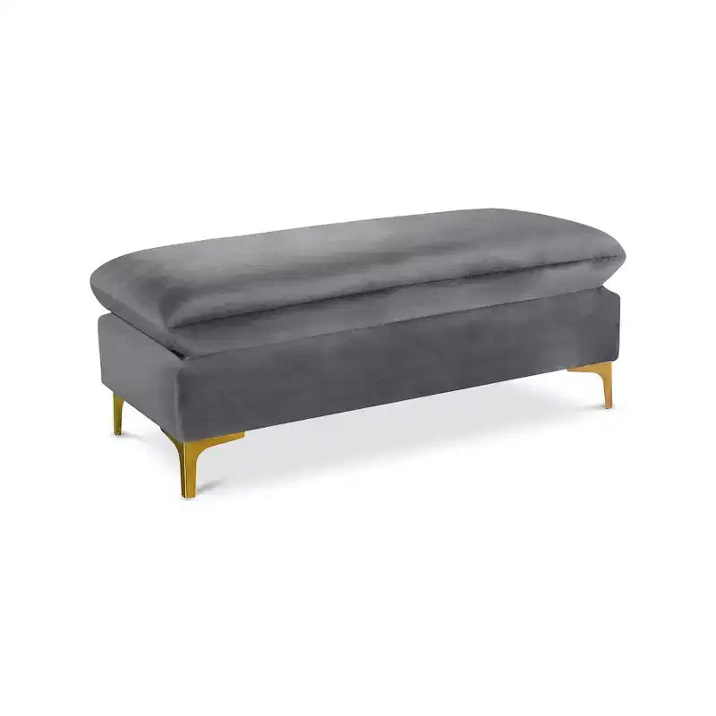 Pouf en velours Naomi de Meridian Furniture