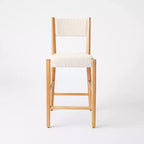 Lot de 2 tabourets de bar rembourrés Yalecrest avec dossier et cadre en bois, hauteur comptoir, crème/naturel - Threshold™ conçu avec Studio McGee