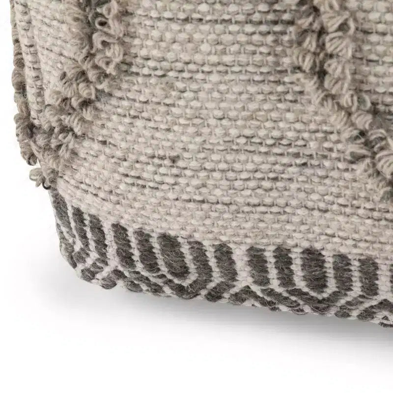 Pouf Tasneem carré d'inspiration marocaine gris naturel – WyndenHall : Tissé à la main, Laine et coton, Aucun assemblage requis