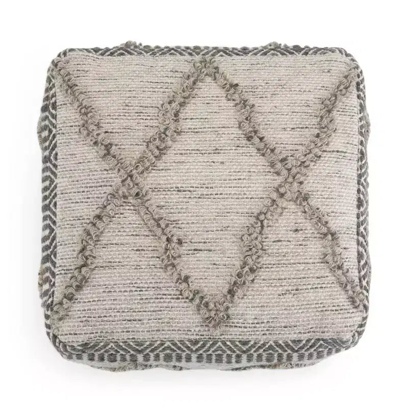 Pouf Tasneem carré d'inspiration marocaine gris naturel – WyndenHall : Tissé à la main, Laine et coton, Aucun assemblage requis