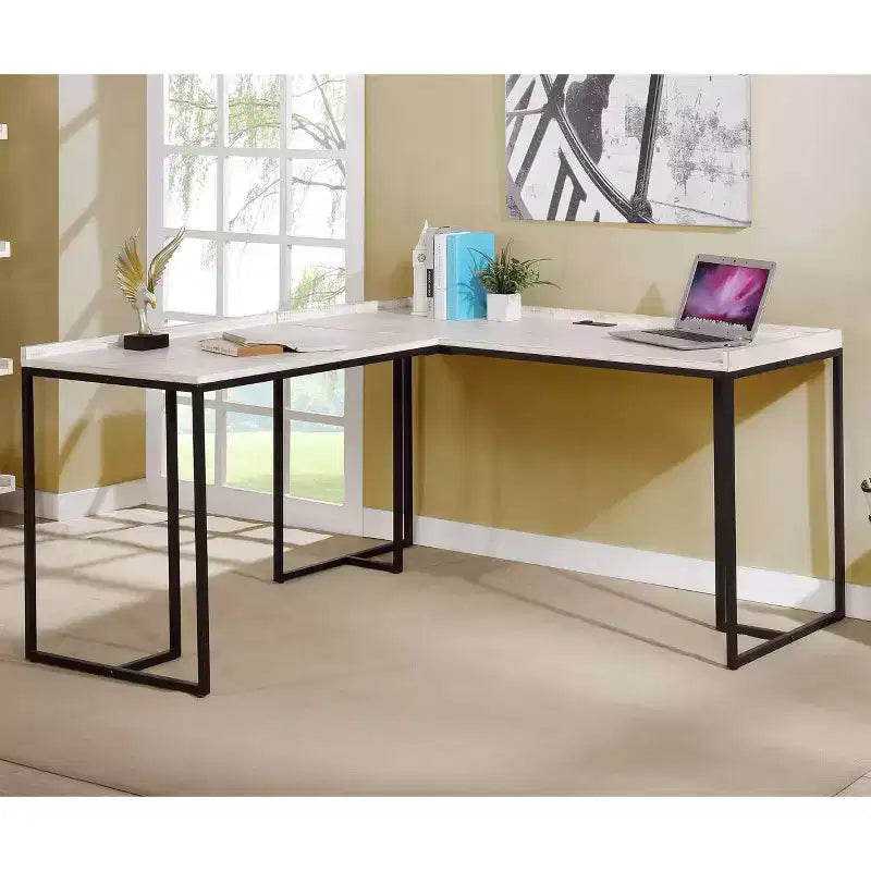 HOMES: Inside + Out Bureau d'ordinateur d'angle en L Branar avec port USB Blanc