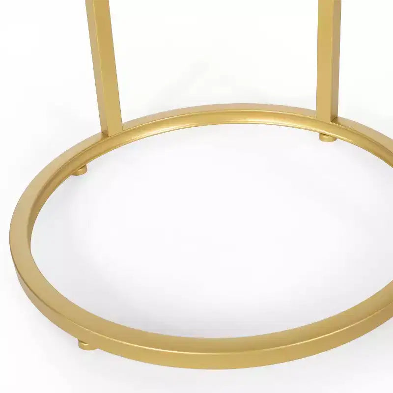 Table d'appoint en C moderne et glamour Ingersol blanche/dorée - Christopher Knight Home : Cadre en fer, plateau en composite de bois, table d'appoint circulaire pour canapé