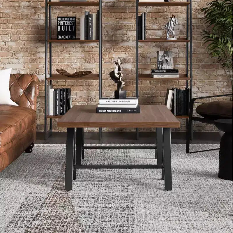 Table basse Hawkins en métal et bois, noyer - WyndenHall : rectangle industriel marron foncé avec rangement, cadre noir