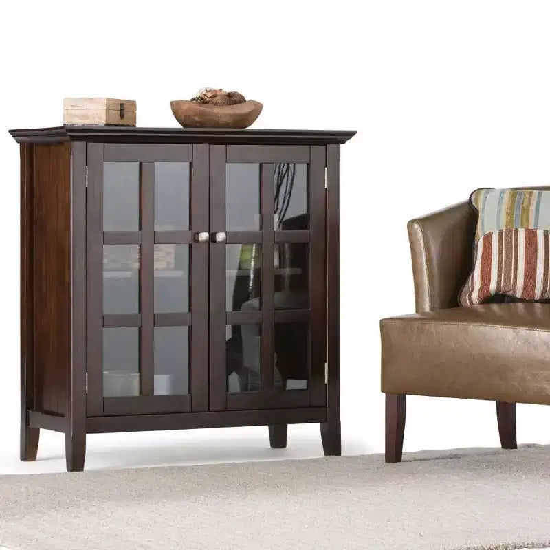 Meuble bas de rangement « Normandy » de 35 po, brun brunette – WyndenHall : Style transitionnel, portes vitrées, étagères réglables