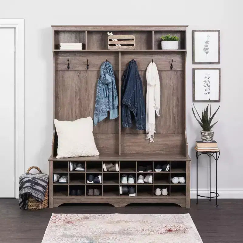 Meuble d'entrée Prepac de 60 po de large avec 24 casiers à chaussures