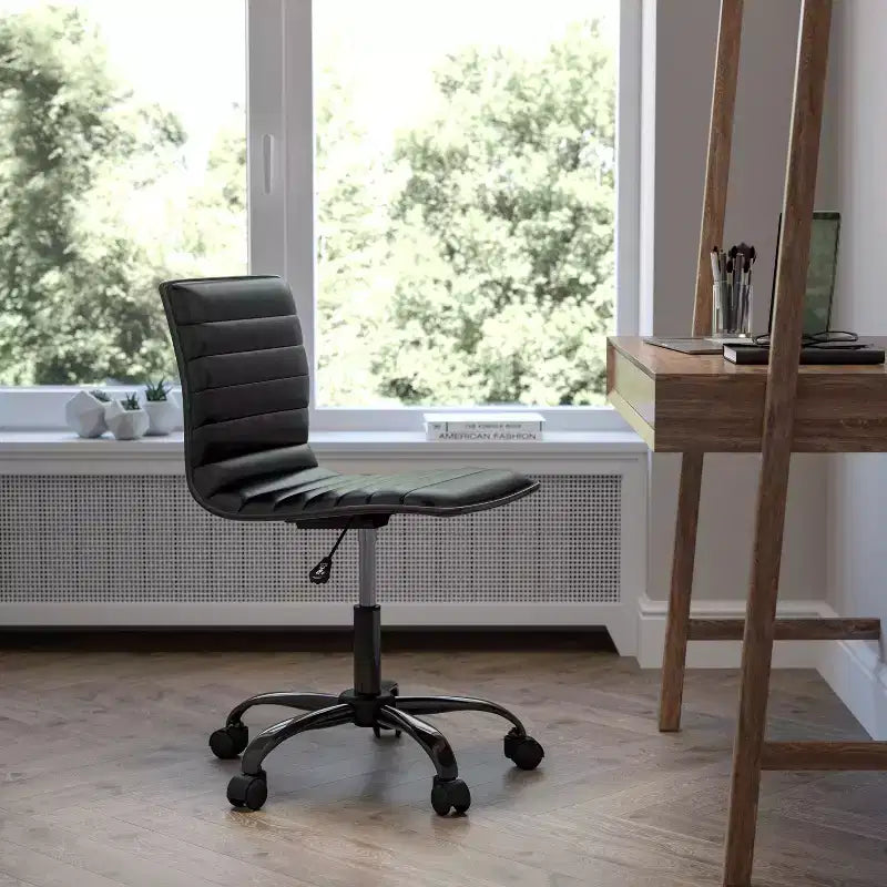 Chaise de bureau pivotante sans accoudoirs nervurée à dossier bas Flash Furniture
