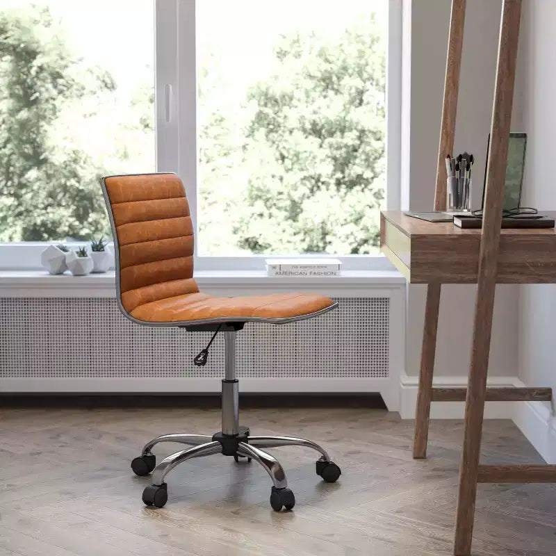Chaise de bureau pivotante sans accoudoirs nervurée à dossier bas Flash Furniture