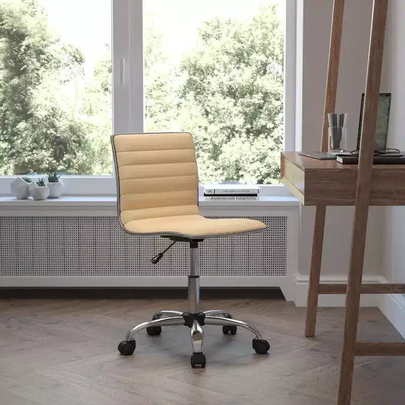 Chaise de bureau pivotante sans accoudoirs nervurée à dossier bas Flash Furniture