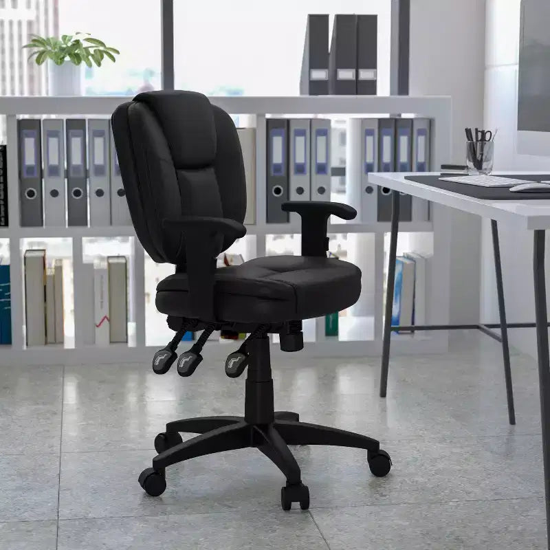 Chaise de bureau ergonomique pivotante multifonction Flash Furniture à dossier mi-hauteur avec coussin supérieur et accoudoirs réglables