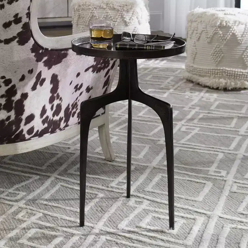 Table d'appoint ronde Uttermost Industrial en aluminium bronze, 40,6 cm de large, pieds incurvés marron pour salon, chambre, chevet, entrée, maison