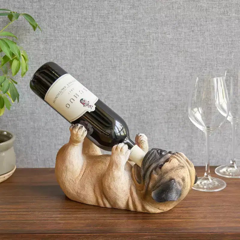 Support à bouteille de vin carlin en polyrésine, support à bouteille de vin chien mignon, casier à vin animal, décoration de cuisine, cadeaux pour bar à la maison, contient 1 bouteille de vin standard, lot de 1