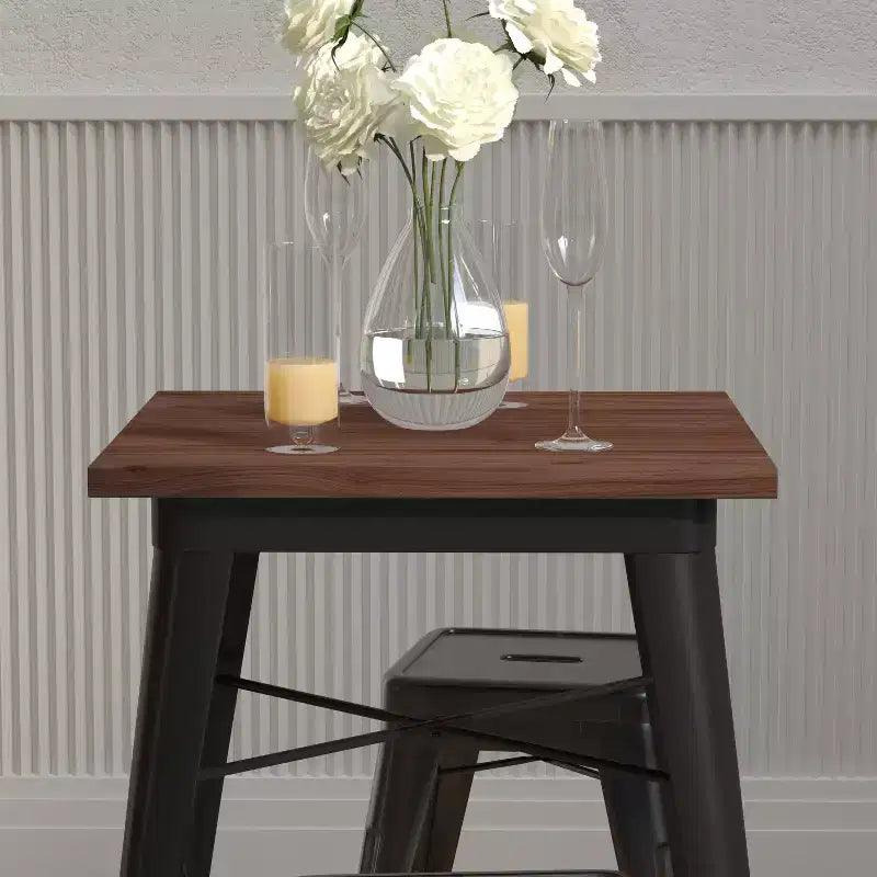 Table contemporaine d'intérieur en acier 23,5 Merrick Lane avec plateau carré en bois rustique