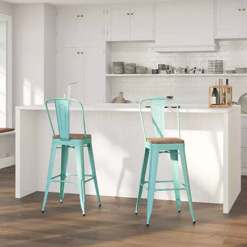 Tabouret de comptoir Merrick Lane 30 en métal, pour intérieur et extérieur, avec dossier à lattes verticales, repose-pieds intégré et assise en bois
