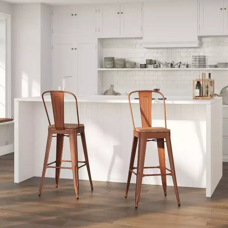 Tabouret de comptoir Merrick Lane 30 en métal, pour intérieur et extérieur, avec dossier à lattes verticales, repose-pieds intégré et assise en bois