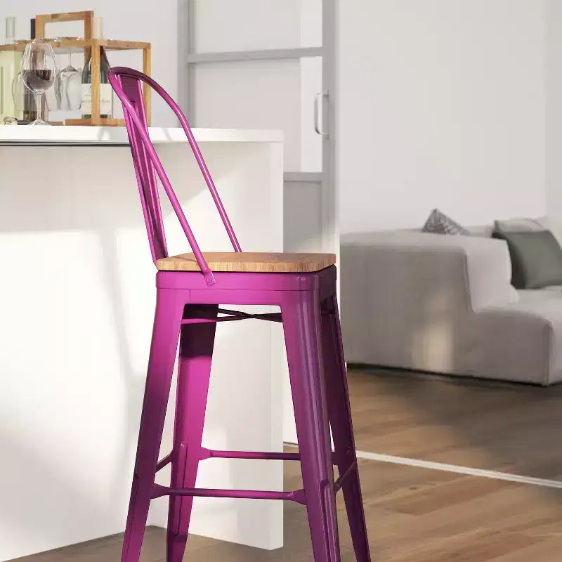 Tabouret de comptoir Merrick Lane 30 en métal, pour intérieur et extérieur, avec dossier à lattes verticales, repose-pieds intégré et assise en bois