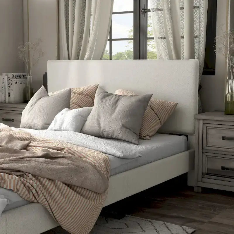 Lit plateforme queen-size réglable en bouclette blanche moderne