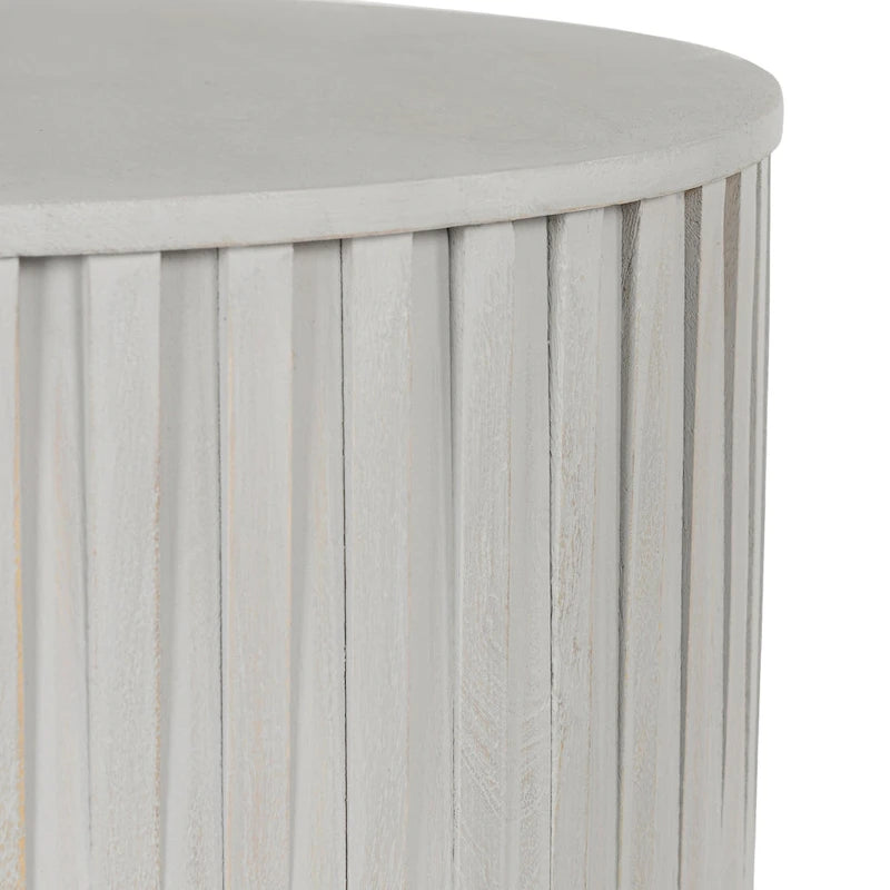 Table d'appoint ronde – En manguier massif sculpté cannelé, fabriquée à la main